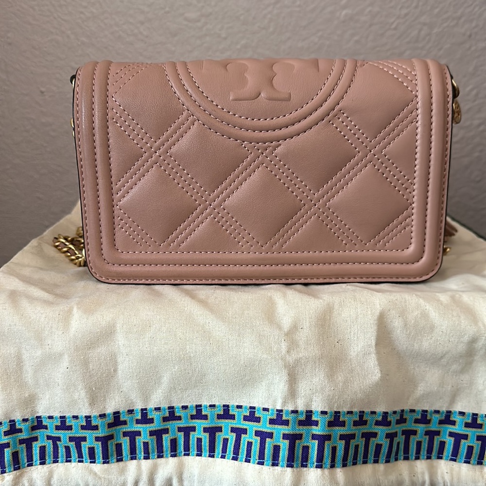 UGC- Tory Burch Fleming Wallet on chain